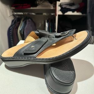 Finn Comfort Phuket 43 D Women BlackLeather Sandal Thong Slide 11.5/12
